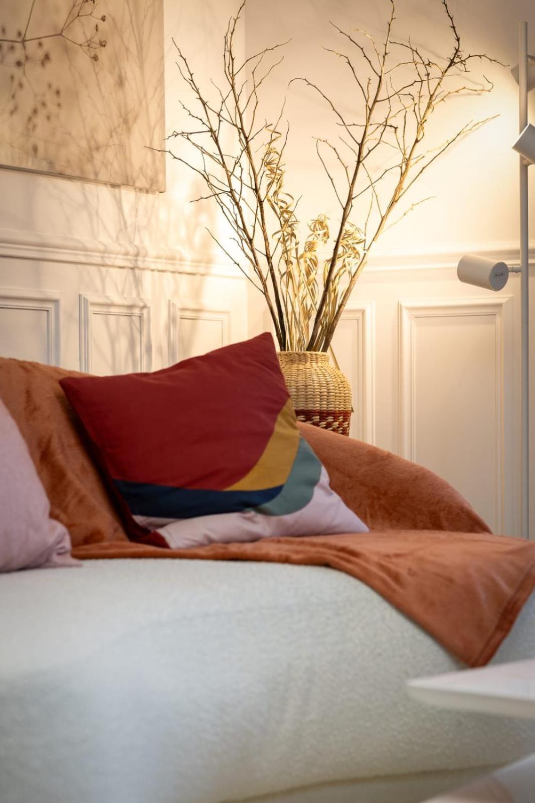 Ferienwohnung Rose Ecrin De Charme Avec Parking Terrasse Privee Et Jardin Partage Grand-Couronne Exterior foto