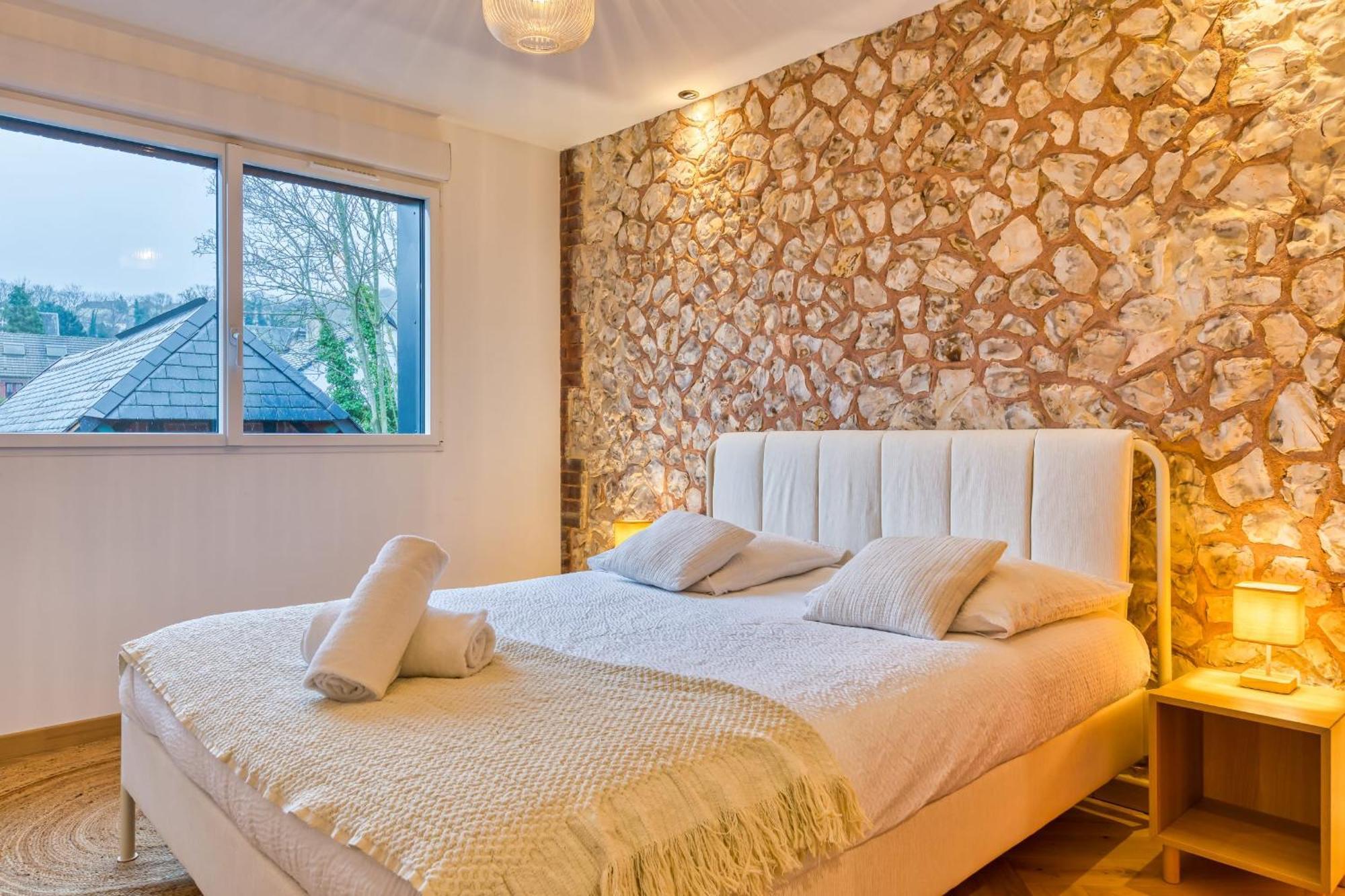 Ferienwohnung Rose Ecrin De Charme Avec Parking Terrasse Privee Et Jardin Partage Grand-Couronne Exterior foto