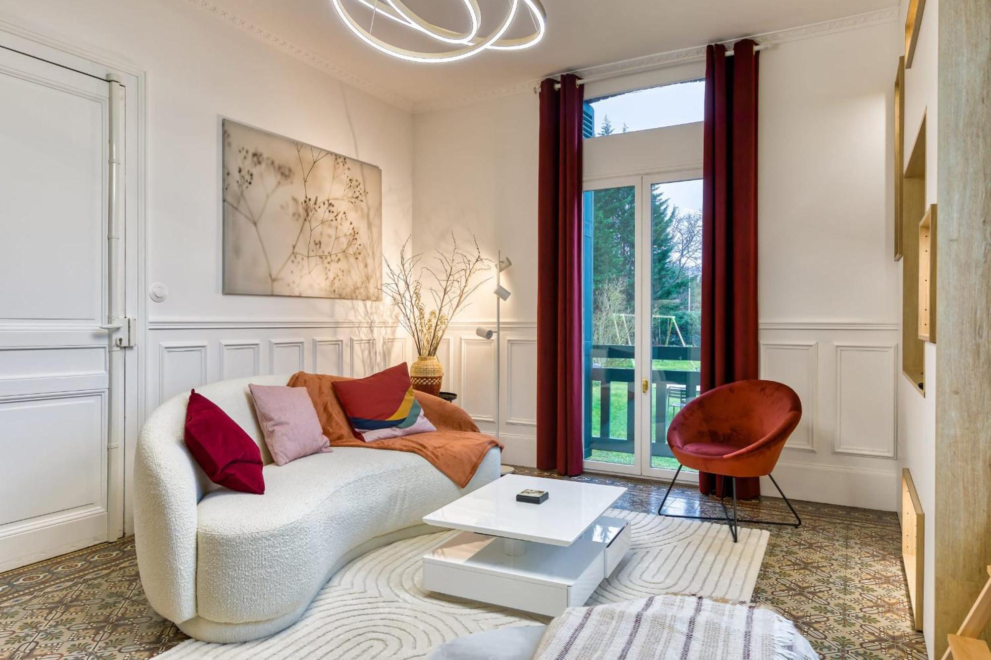 Ferienwohnung Rose Ecrin De Charme Avec Parking Terrasse Privee Et Jardin Partage Grand-Couronne Exterior foto